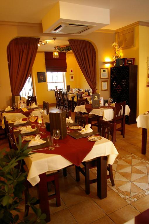 Befani'S Mediterranean Restaurant & Townhouse クロンメル エクステリア 写真